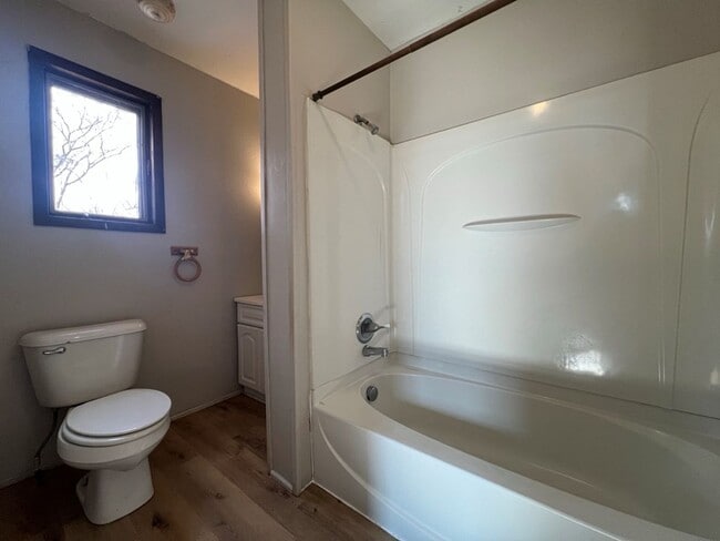 Photo - 3 Bedroom House on the edge of FD $950