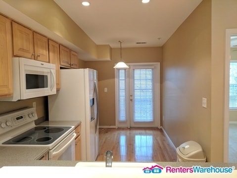 Photo - 2032 University Blvd W