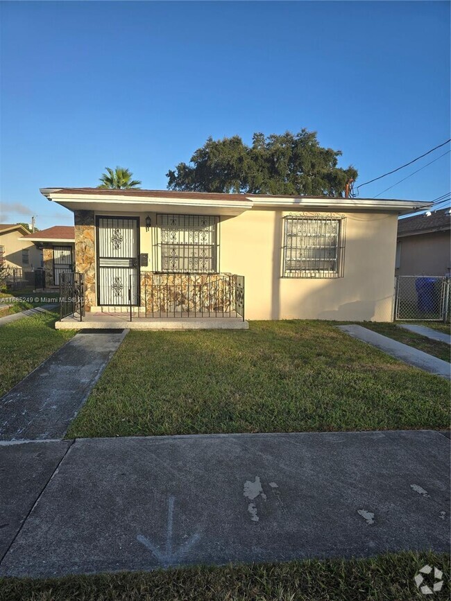 Building Photo - 2723 SW 31st Pl Unit F Rental