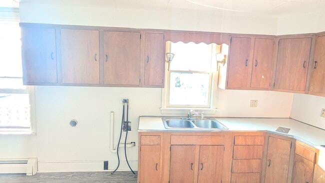 Photo - Spacious 3 BR on quiet Columbia street! Unit Apt 2