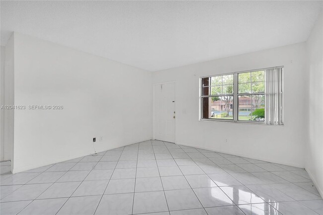 Photo - 755 NW 104th Ave Unidad 104