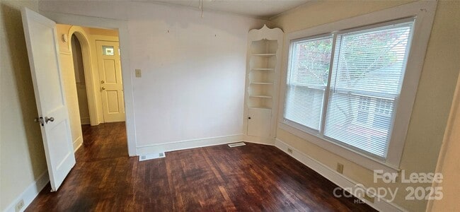 Photo - 206 Willow St SW