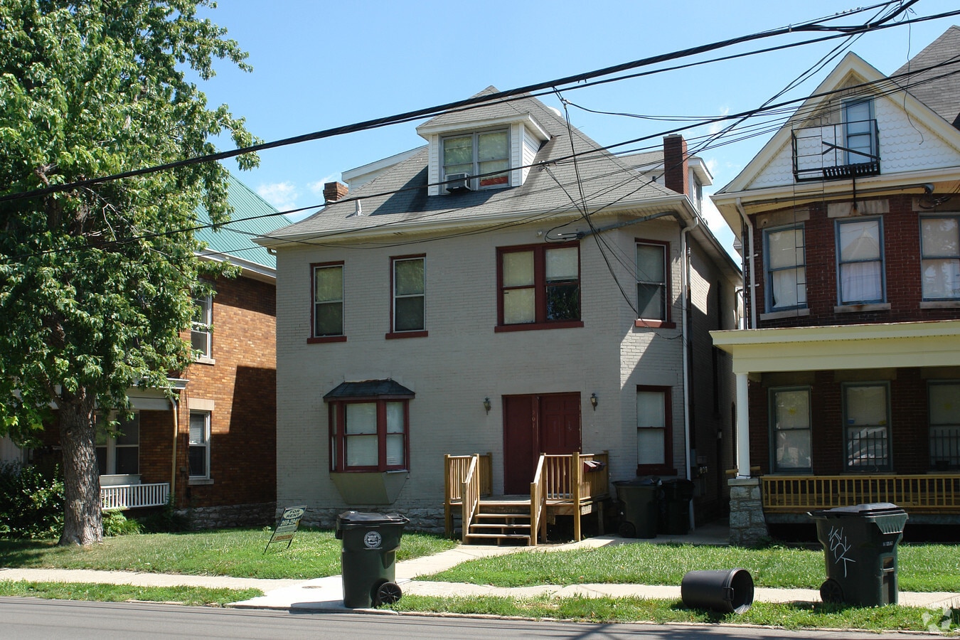 Photo - 207 E Maxwell St Apartments