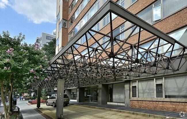 Building Photo - Renovated 1/1 in Dupont Circle! All Utilit... Rental
