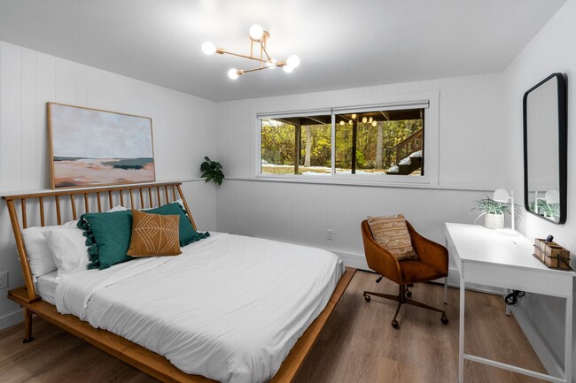 Photo - Stylish & Turnkey Furnished 2-BR Daylight ...