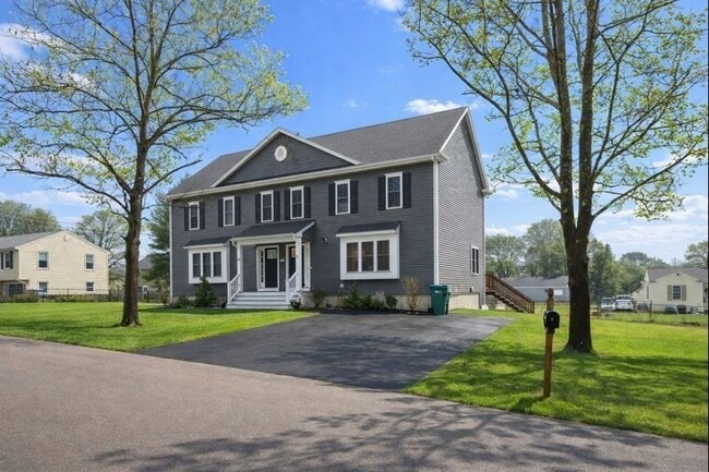 Building Photo - 8 Patrick St