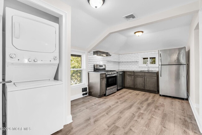 1004 Grand Ave Unit 2
