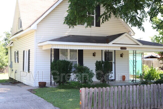 Photo - 308 W Detroit St