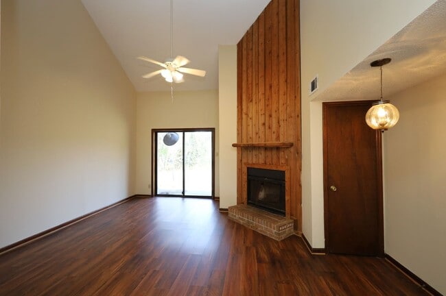 Photo - 2720 Tyndall Dr