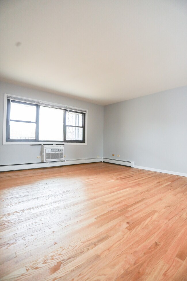 2555 W Catalpa Ave Unit C4