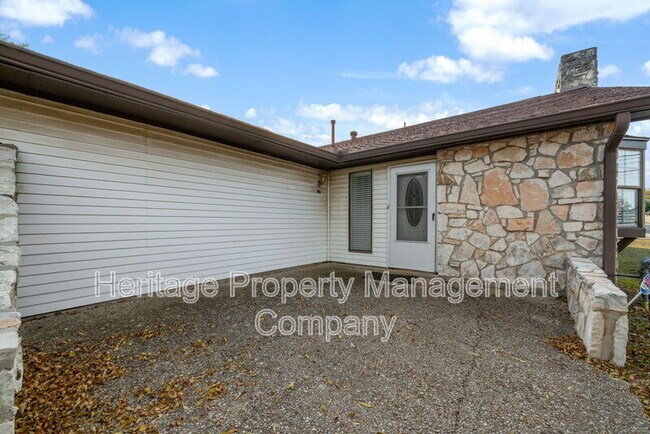 Photo - 609 Oak Park Dr
