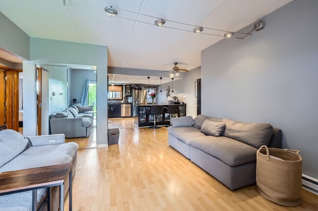 Photo - 953 N Rohlwing Rd Unit 201A