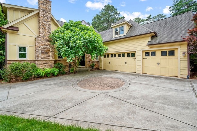Building Photo - AVAILABLE NOW! THIS STUNNING EUROPEAN STY... Rental