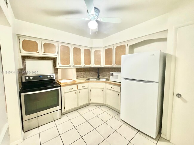 Photo - 1550 NE 191st St Unit 306