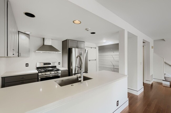 Photo - 3bed/2.5bath Townhome w/ Attached 2-Car Garage in Prime Redmond Location!