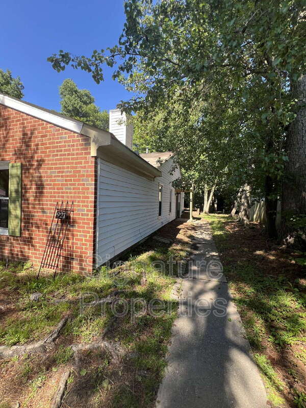 Photo - 921 Wickford Dr