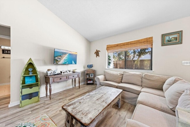 Building Photo - 220 Sundial St Unit ID1447107P