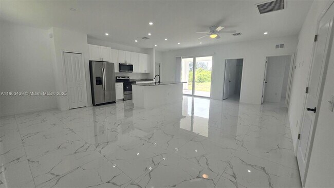Photo - 2809 64th St W