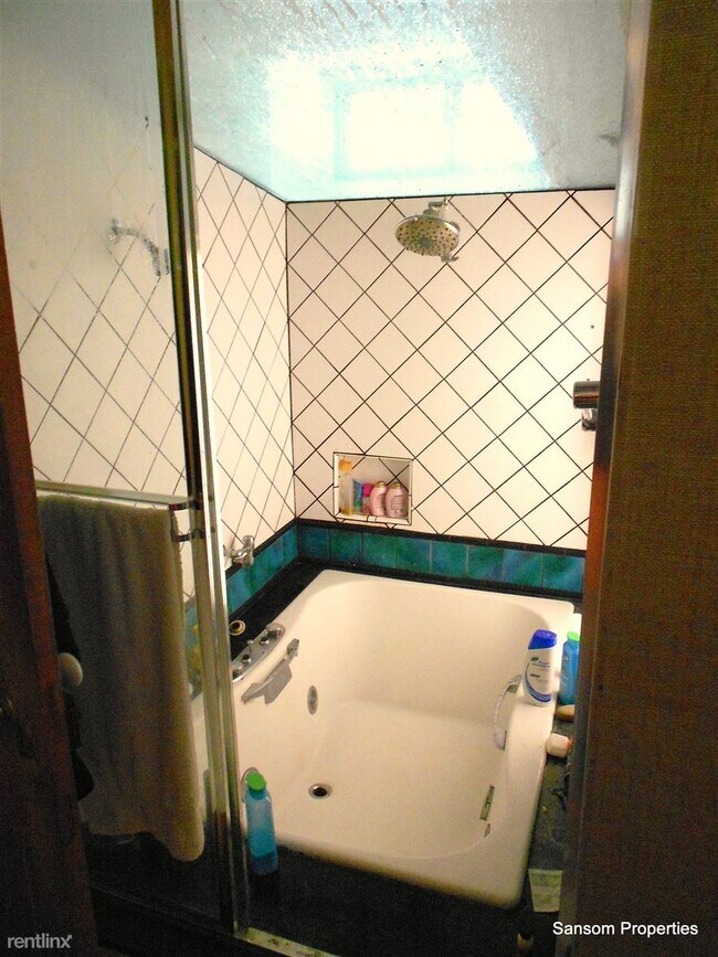 Photo - 3404 Sansom St