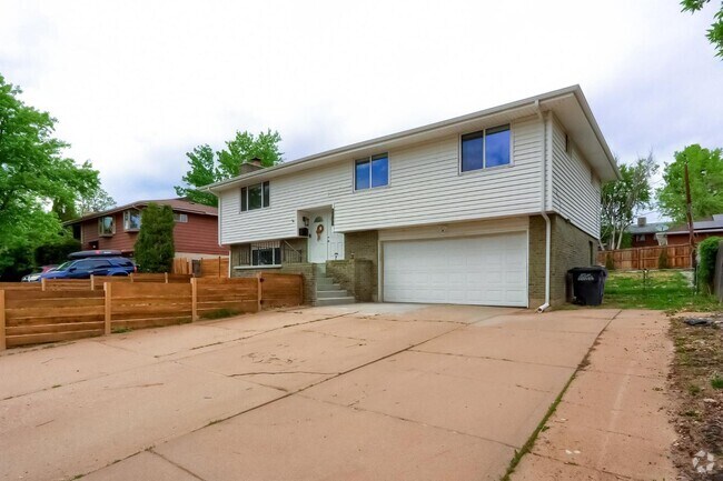 Building Photo - 4 BED 3 BATH HOUSE NEAR CREAK PARK!!!