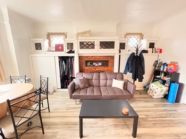 Photo - 5718 Ellsworth Ave Unit Apt 2