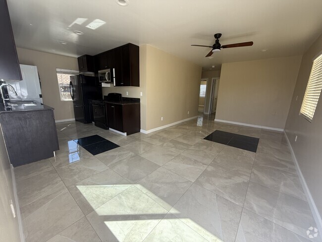 Building Photo - 4858 Palm Ave Rental