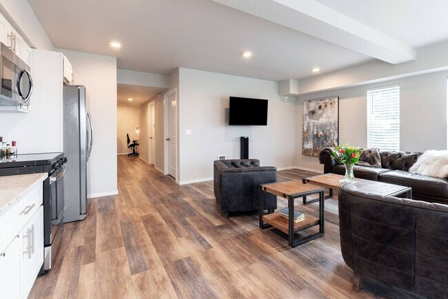 Photo - 624 E 32nd St Unidad ID1296625P