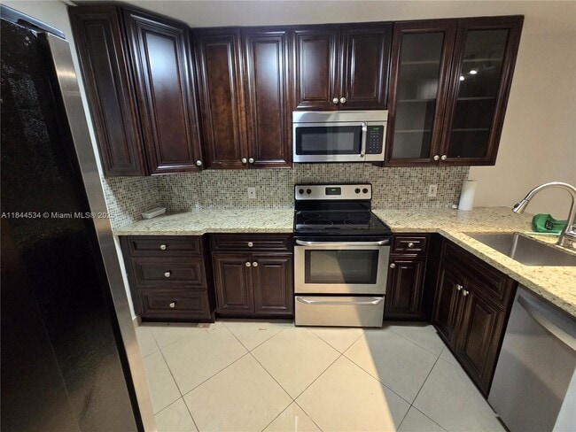 Building Photo - 115 Royal Pk Dr Unit 2H Rental