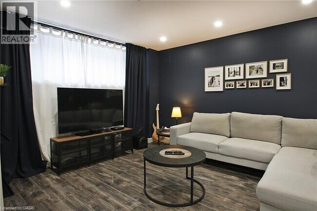 Photo - 23 Scarletwood St