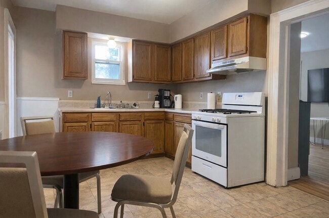 Photo - 128 Hawley St