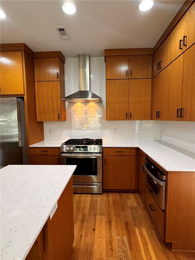 2375 E Amherst Aly