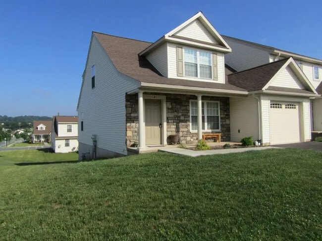 Building Photo - 2 Broken Arrow Dr