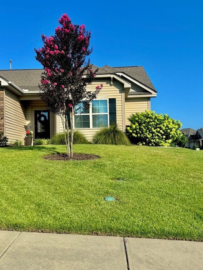 Building Photo - 114 Eldon Dr