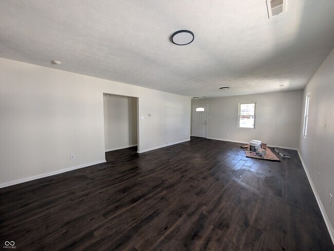 Photo - 451 W 26th St