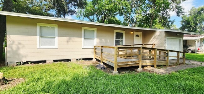 Photo - 222 Winding Way St