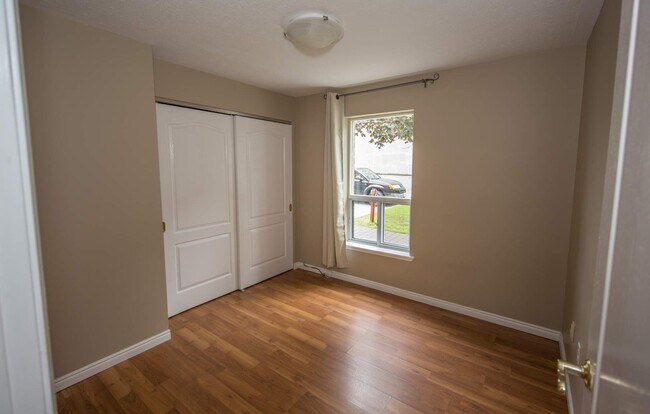 Photo - Lakeshore Apartments