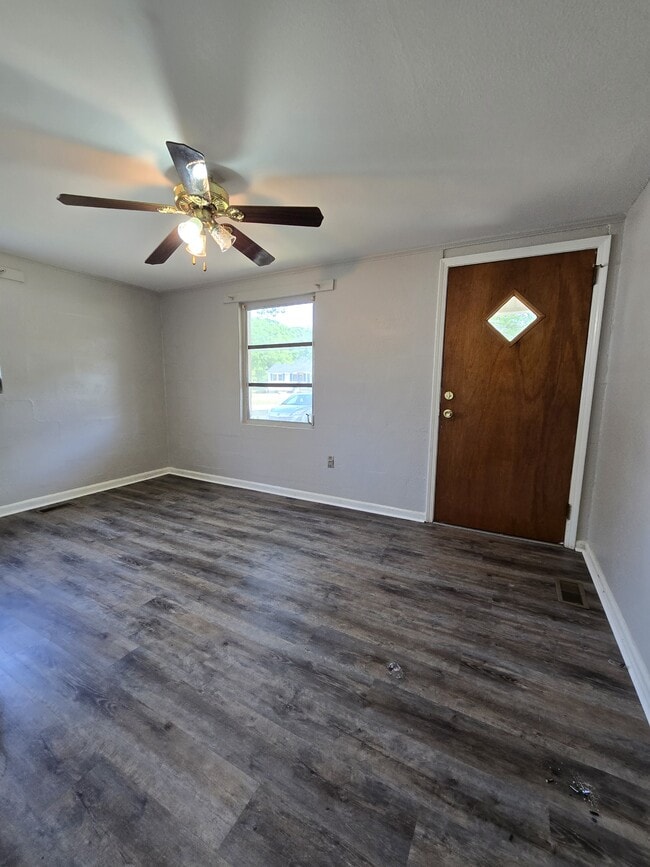 Photo - 305 Blyth Rd