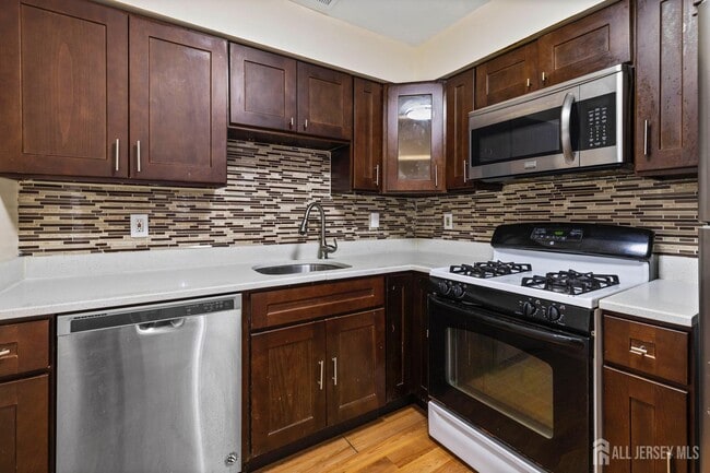 Photo - 828 Waterford Dr