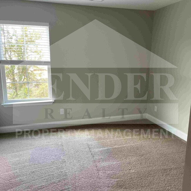 Photo - 638 NE Bellingham Dr