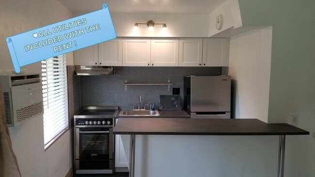 Building Photo - 515 S 20th Ave Unit STUDIO FOUR Rental