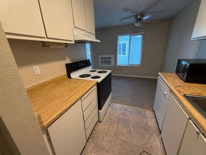 Photo - MOVE IN SPECIAL!! DEPOSIT MOVES YOU IN!!!