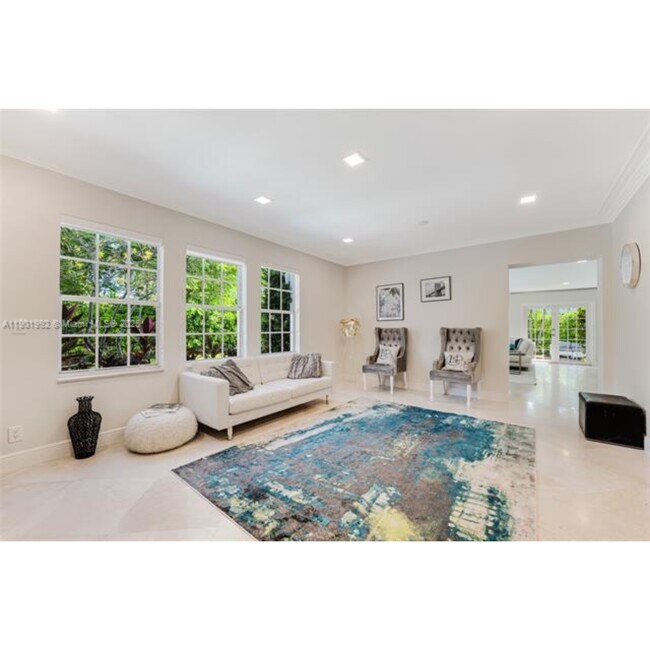 Photo - 140 N Hibiscus Dr