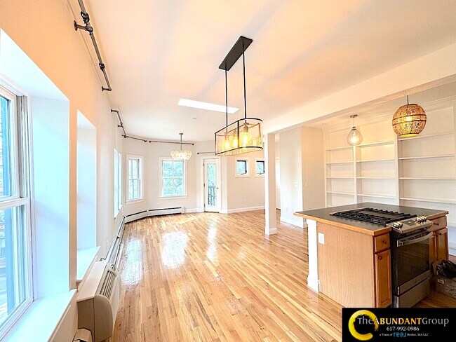 Photo - 275-277 River St Unidad #3