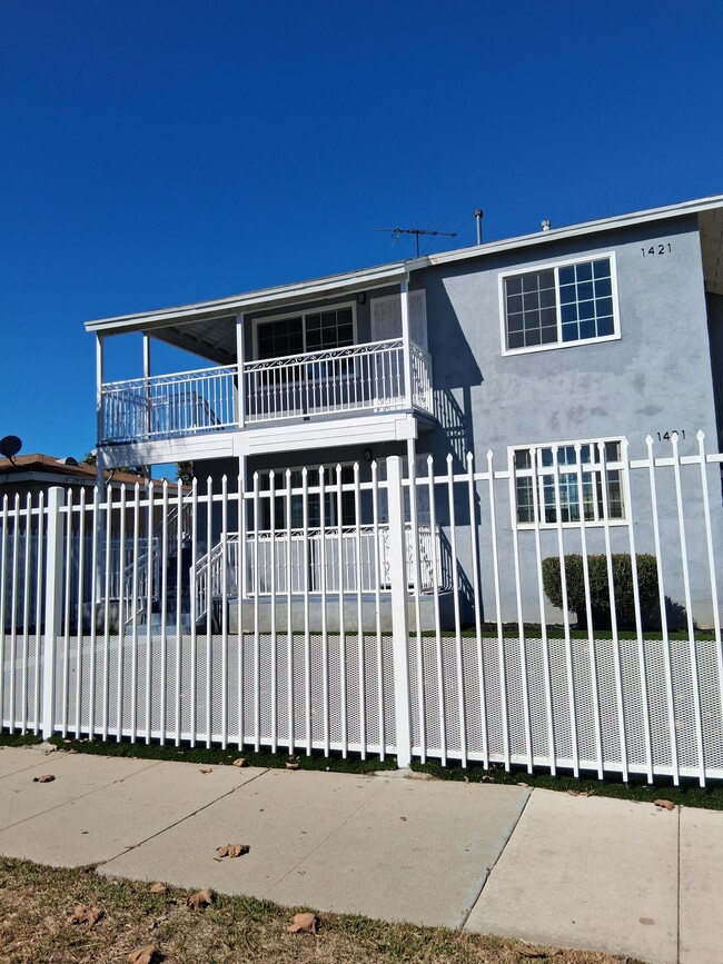 Photo - 1421 W 84th Pl Unidad 1421 half