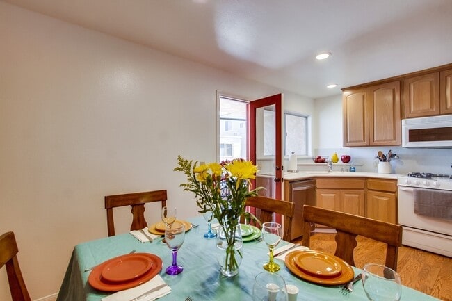 Building Photo - South Mission Beach | Fully Furnished 3BR/3BA Condo | Utilities Included | Available 9/1/26–5/5/27 Unit Mission Bay Retreat