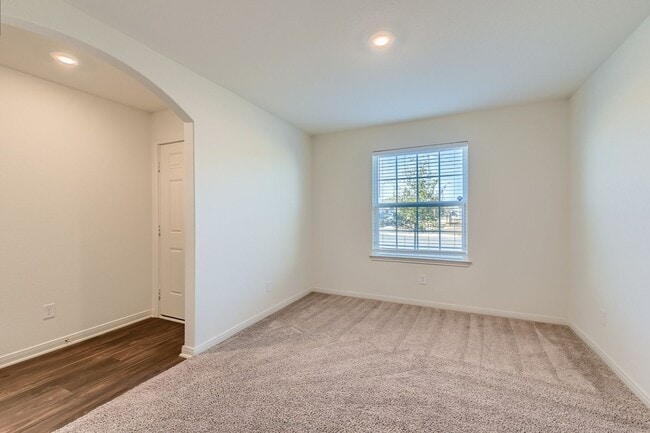Photo - 3 bedroom for rent on the far West Side!