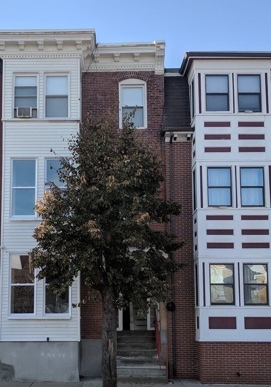 Building Photo - 80 Havre St Unit 2