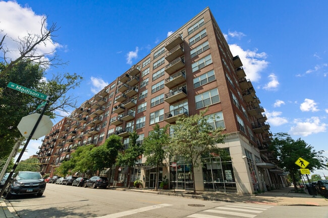 Building Photo - 6 S Laflin St Unit 910 Rental