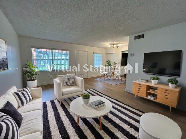 Building Photo - 1201 SW 50th Ave Unit 105-4 Rental