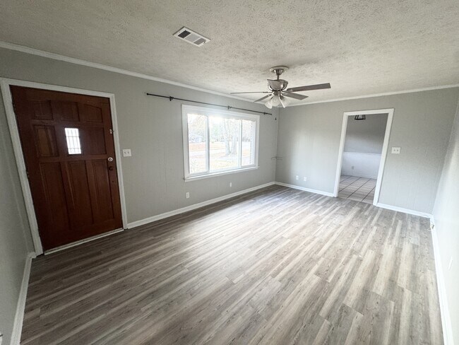 Photo - 2561 Allan Way